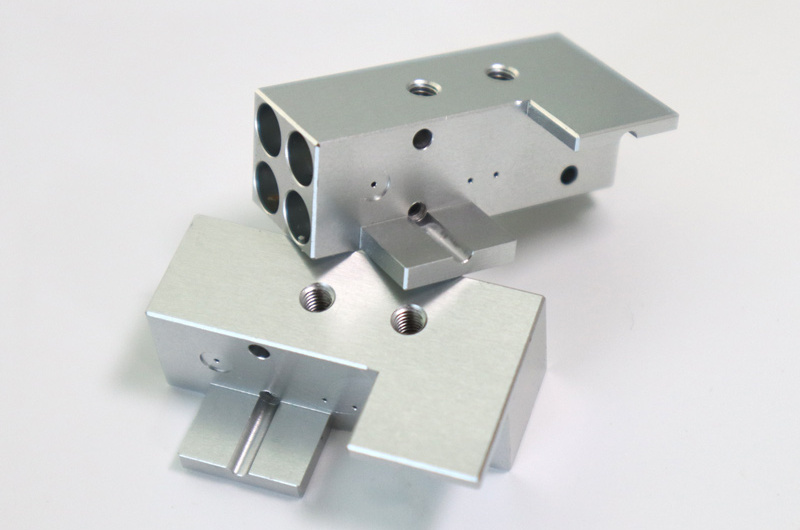 cnc machined parts with threaded holes